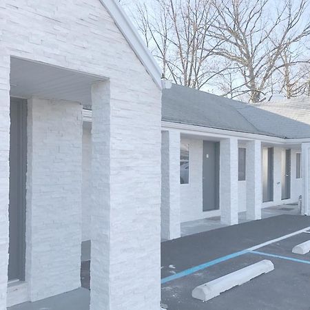 Ramsey Inn & Suites Bagian luar foto